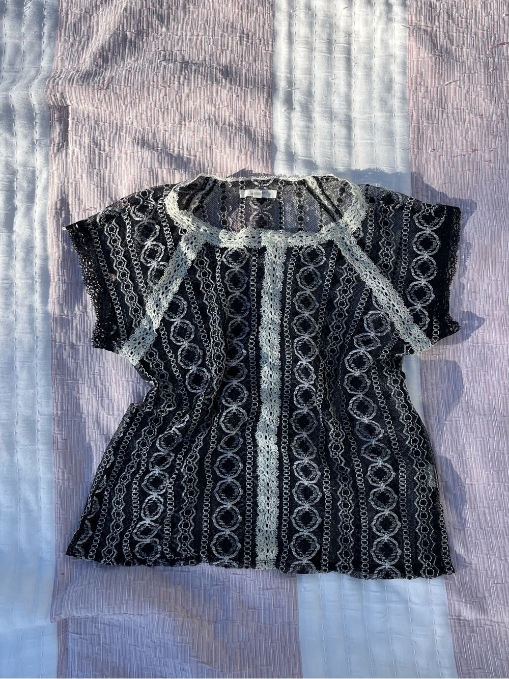 Y2K 2000s style Black/White Sheer Lace Layering top Blouse Medium